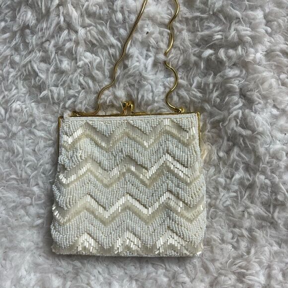 La Regale Handmade Beaded off white Handbag Clutch gold tone frame and strap. - Picture 4 of 12